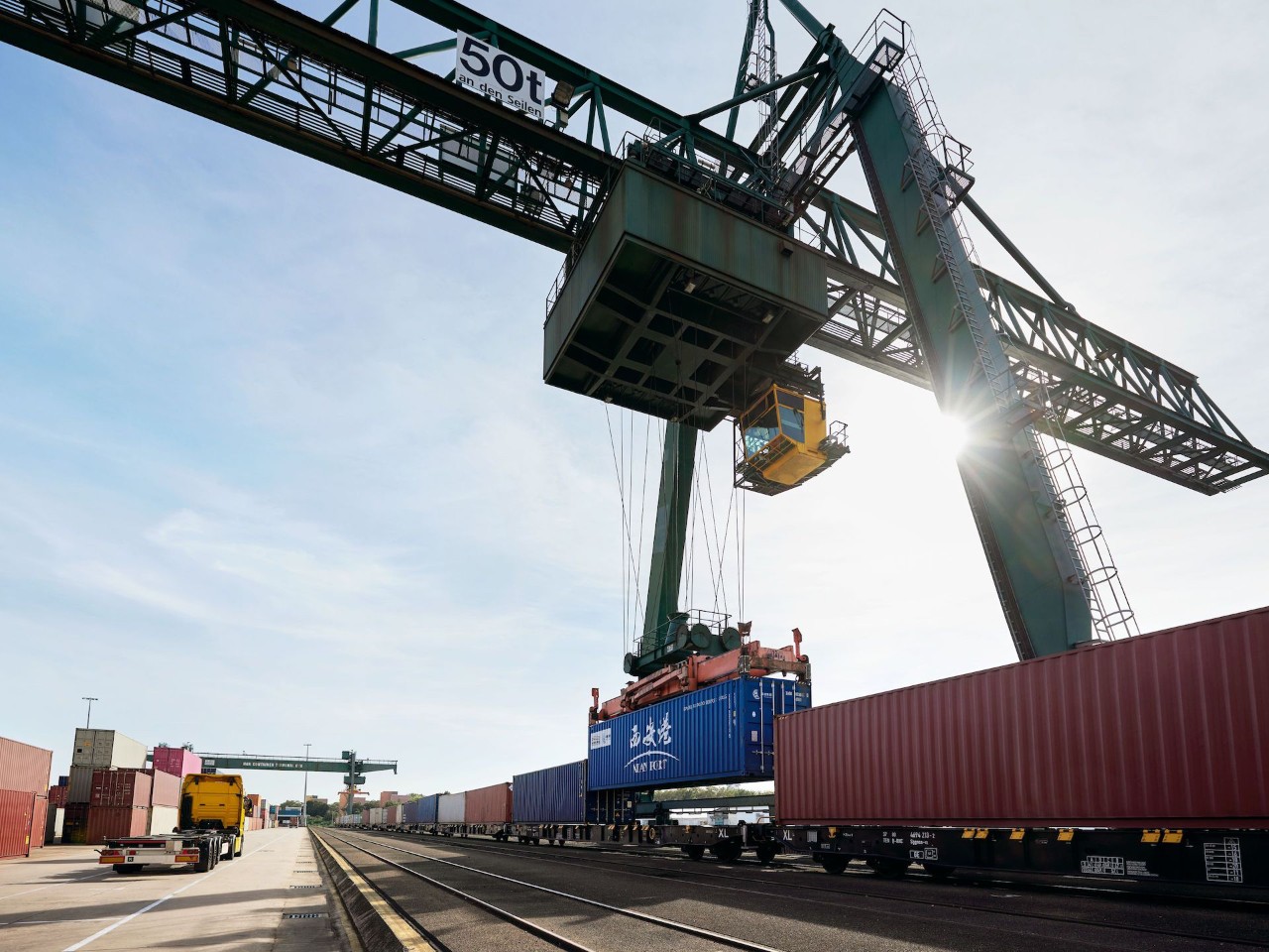 godståg-i-containerhamn